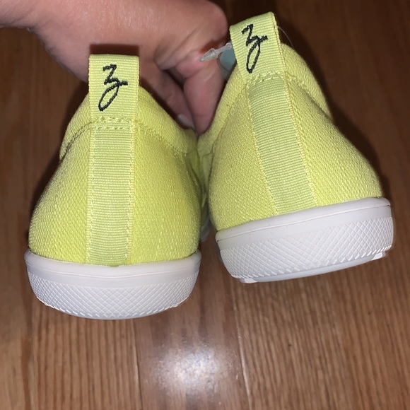 Zodiac Paige Slip-On Sneakers in Citron 7.5 M - Picture 2 of 5